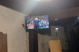 亚马尔女友社媒晒与家人观赛视频：观看金球奖得主的对阵